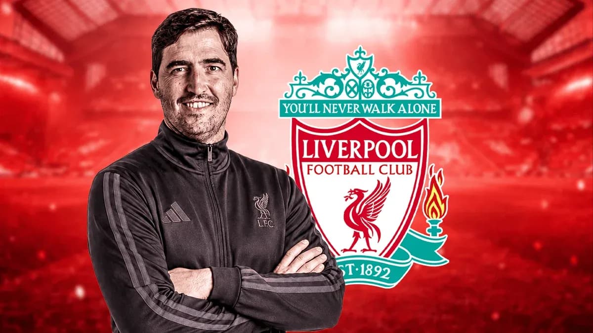 Trener Liverpool futbol klubi logosi bilan Trener Liverpool futbol klubi logosi bilan