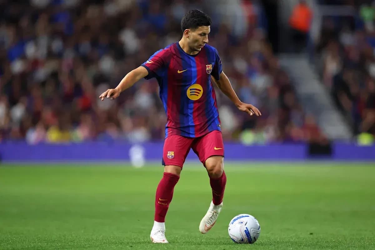 Futbolchi to'pni boshqarayotgan payt Futbolchi to'pni boshqarayotgan payt