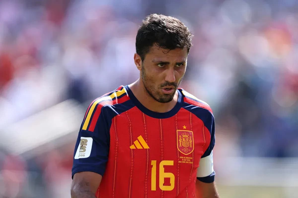 Futbolchi maydonda, Ispaniya formasi kiygan Futbolchi maydonda, Ispaniya formasi kiygan