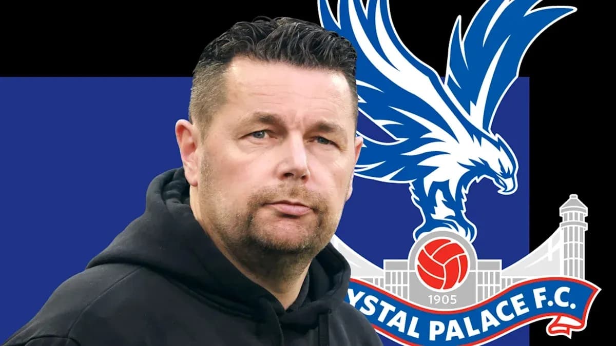 Murabbiy Crystal Palace FC logosi fonida Murabbiy Crystal Palace FC logosi fonida