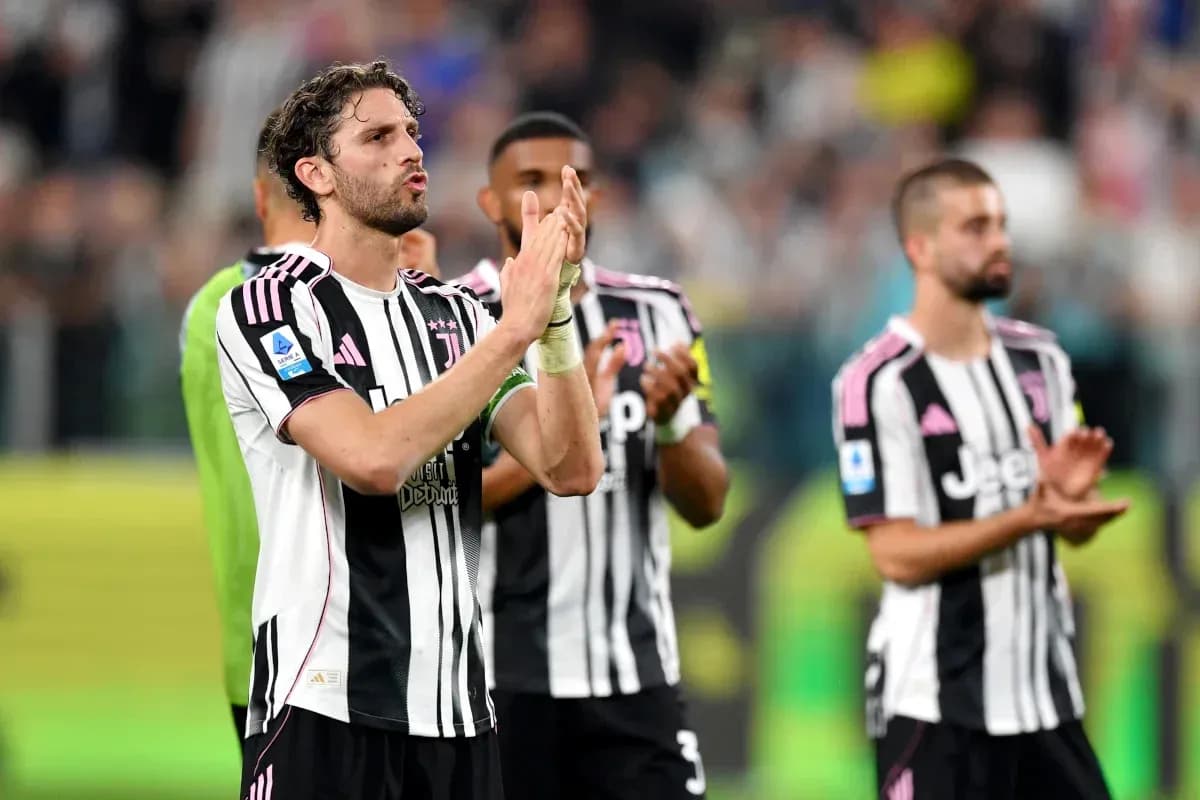 Juventus players applauding fans after match Juventus players applauding fans after match