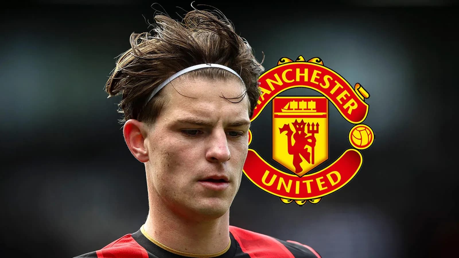 Futbolchi, Manchester United logosi orqasida Futbolchi, Manchester United logosi orqasida