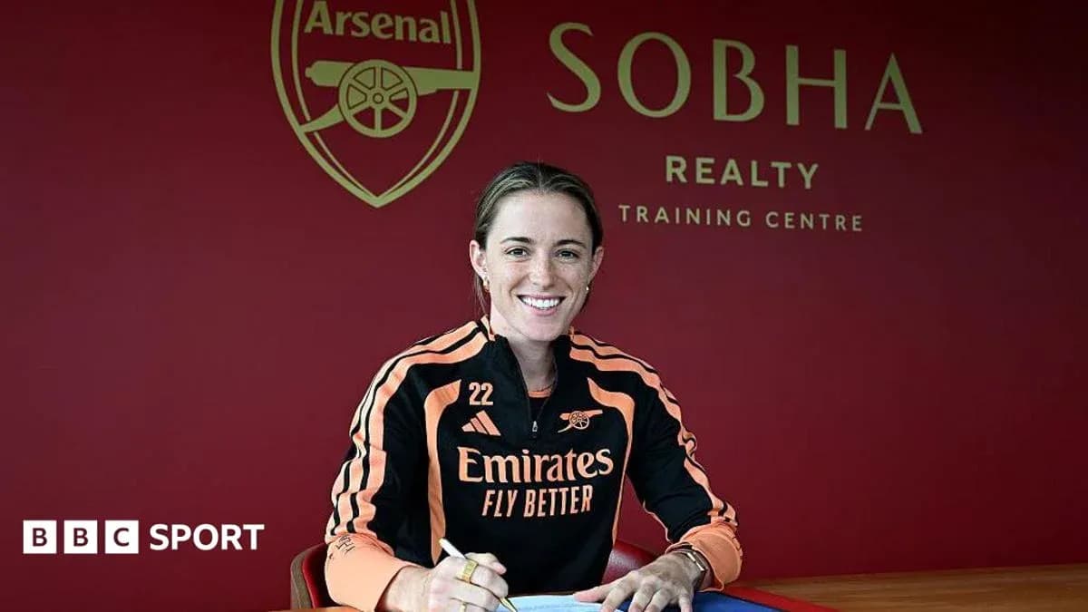 Futbolchi imzo qo'ymoqda Arsenal trening markazida Futbolchi imzo qo'ymoqda Arsenal trening markazida