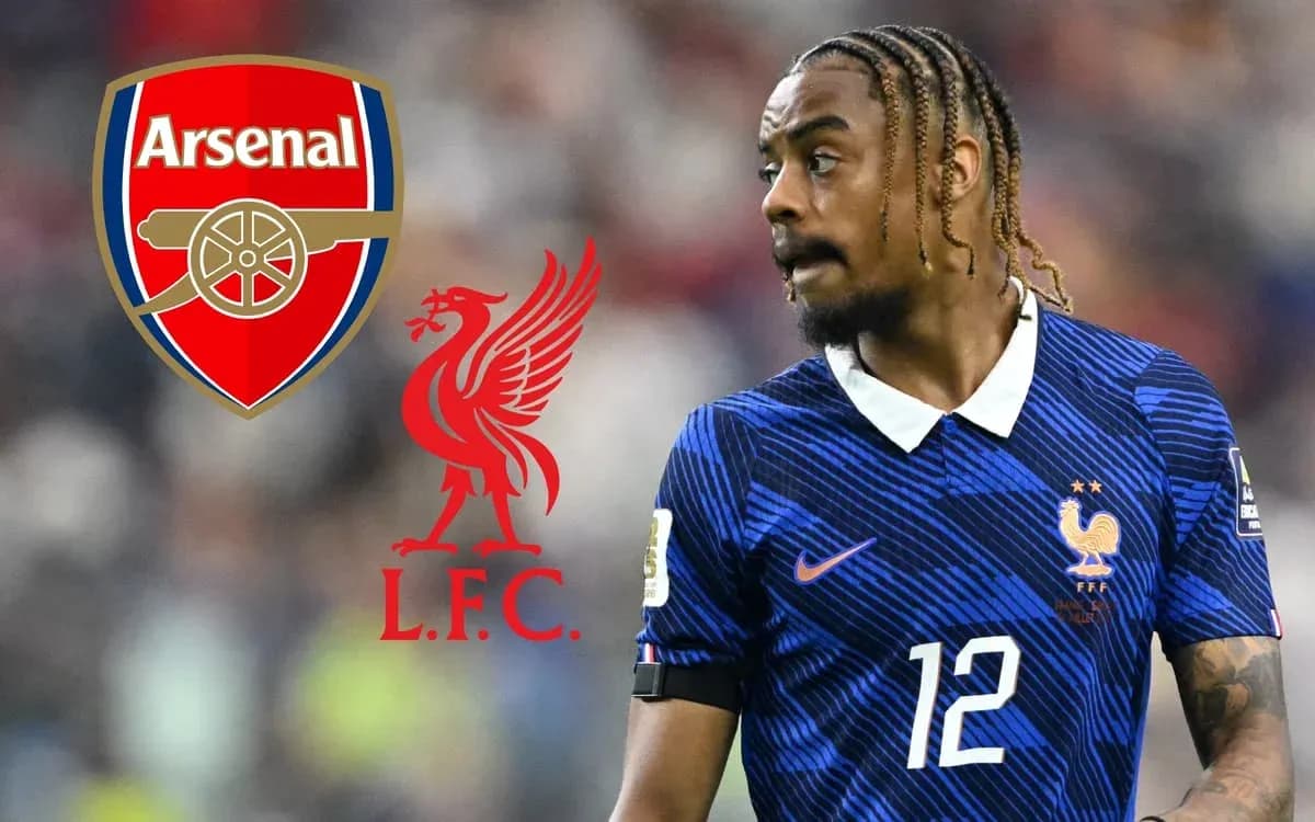 Futbolchi Fransiya formasida, Arsenal va Liverpool logotiplari Futbolchi Fransiya formasida, Arsenal va Liverpool logotiplari