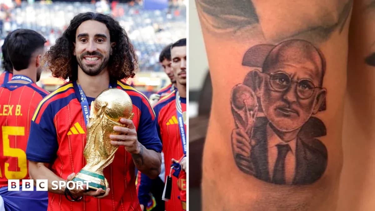 Futbolchi Jahon kubogini ushlagan surat Futbolchi Jahon kubogini ushlagan surat