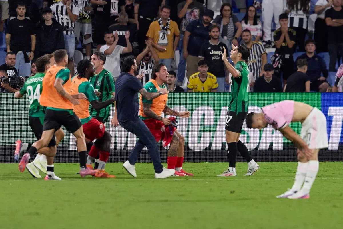 Sassuolo players celebrating a goal on the pitch Sassuolo players celebrating a goal on the pitch