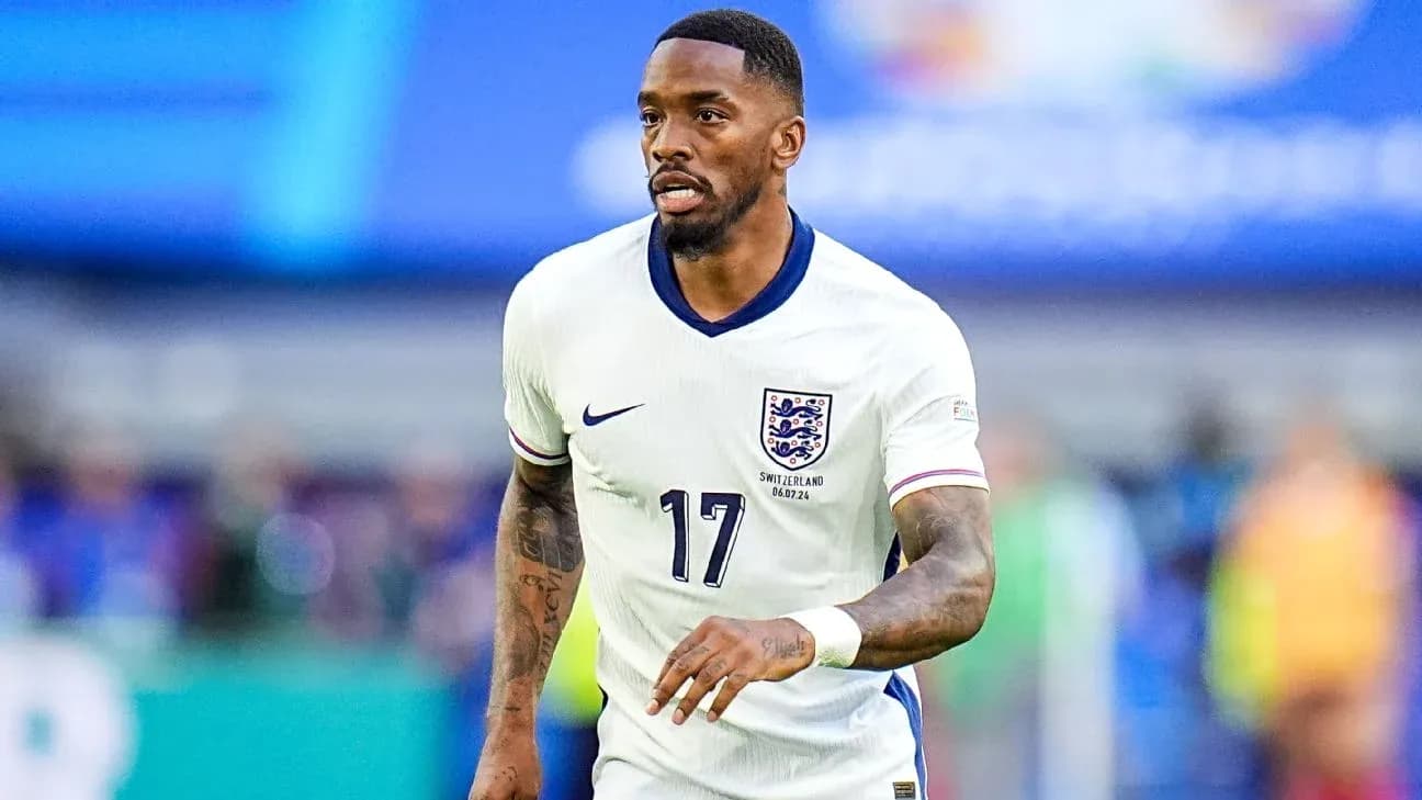 Futbolchi maydonda England formasida harakatda Futbolchi maydonda England formasida harakatda