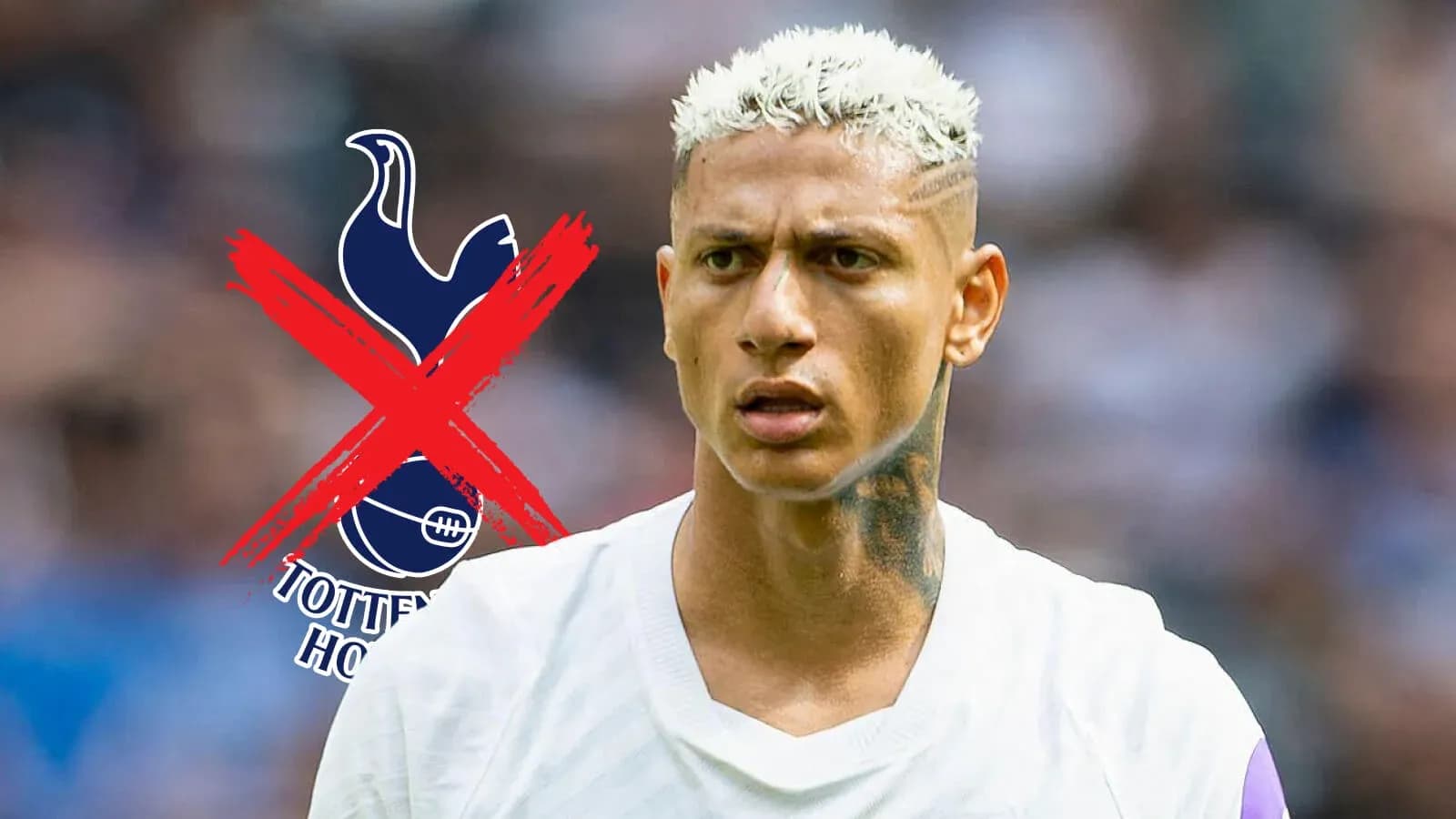 Futbolchi maydonda, Tottenham logotipi o'tkazilgan Futbolchi maydonda, Tottenham logotipi o'tkazilgan