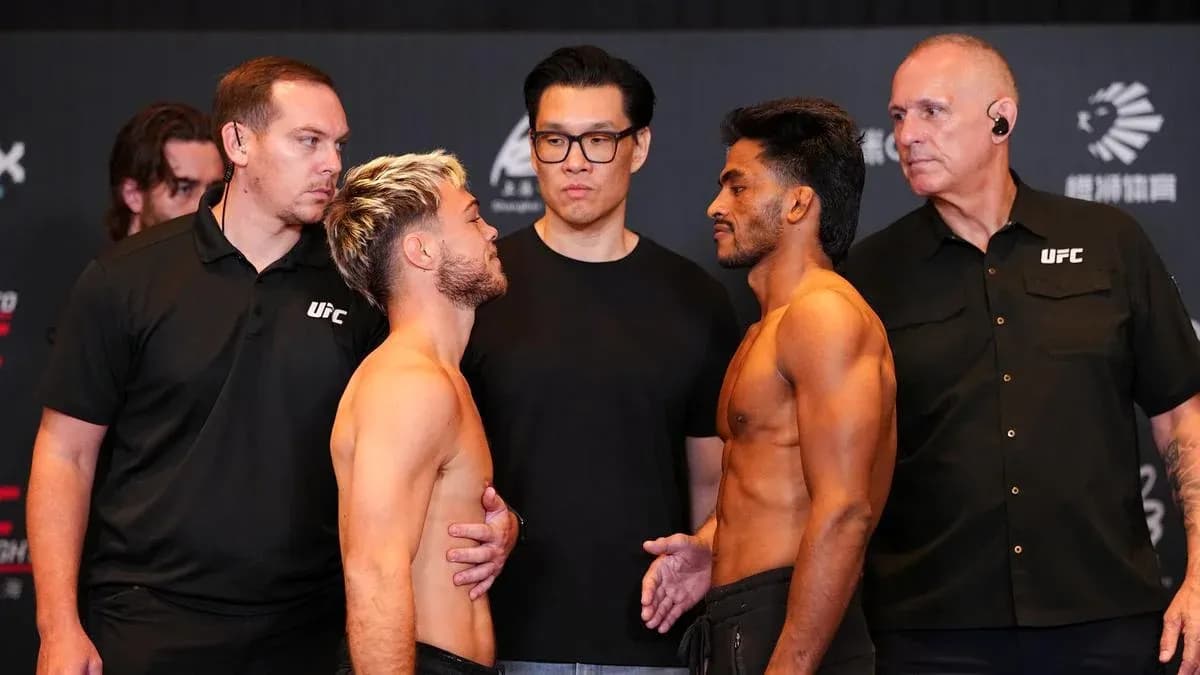 Duel between two fighters at weigh-in event Duel between two fighters at weigh-in event