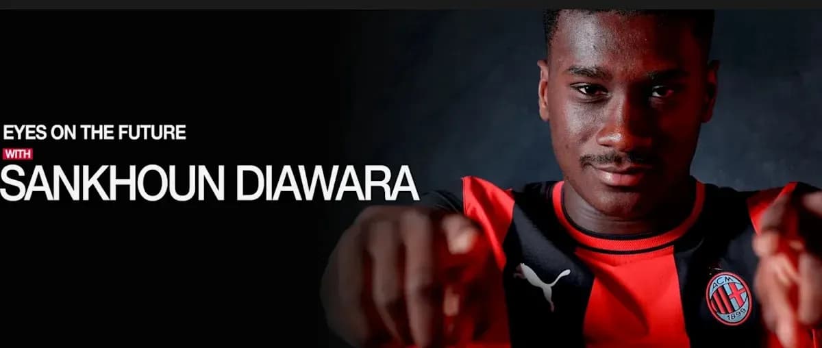 Futbolchi Sankhoun Diawara kamerada poz berayotgan Futbolchi Sankhoun Diawara kamerada poz berayotgan