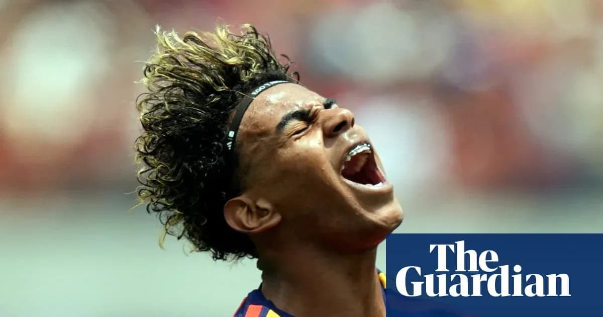 Futbolchi qiyofasi g'alabaga shodiyona Futbolchi qiyofasi g'alabaga shodiyona