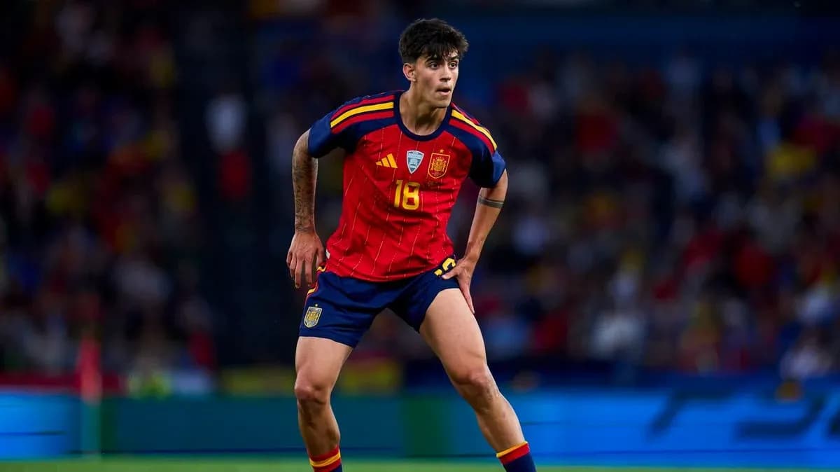 Futbolchi maydonda harakatda, Ispaniya formasida Futbolchi maydonda harakatda, Ispaniya formasida
