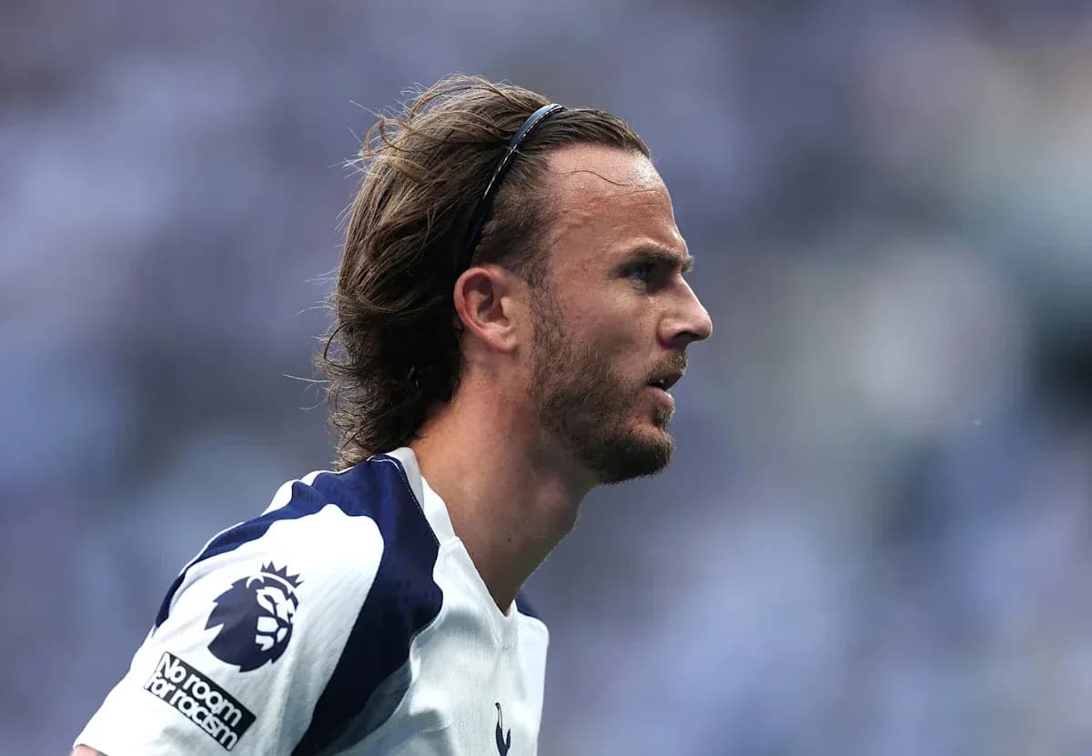 Futbolchi maydonda harakatda, Tottenham formasida Futbolchi maydonda harakatda, Tottenham formasida