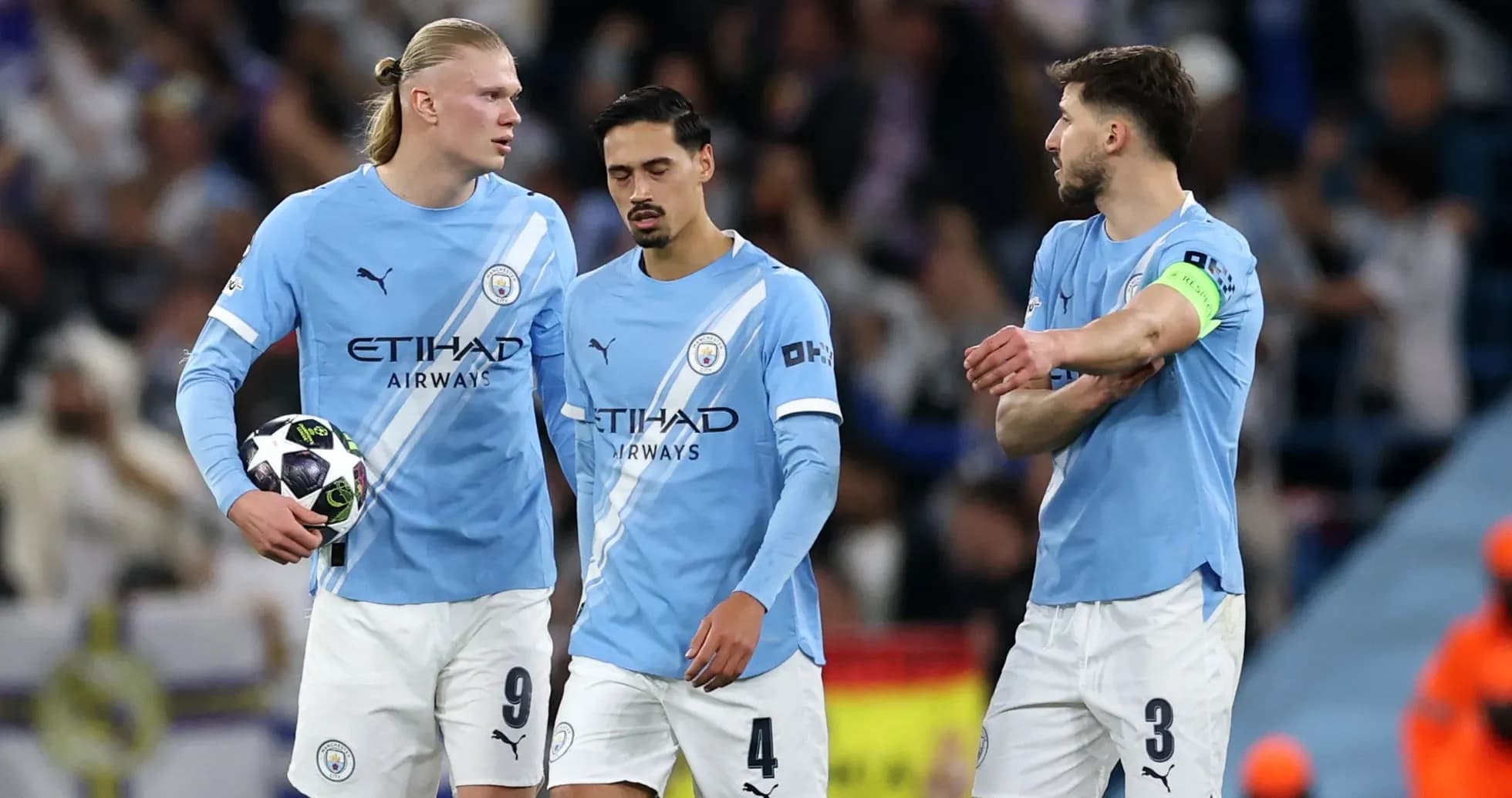 Manchester City players discussing during match Manchester City players discussing during match