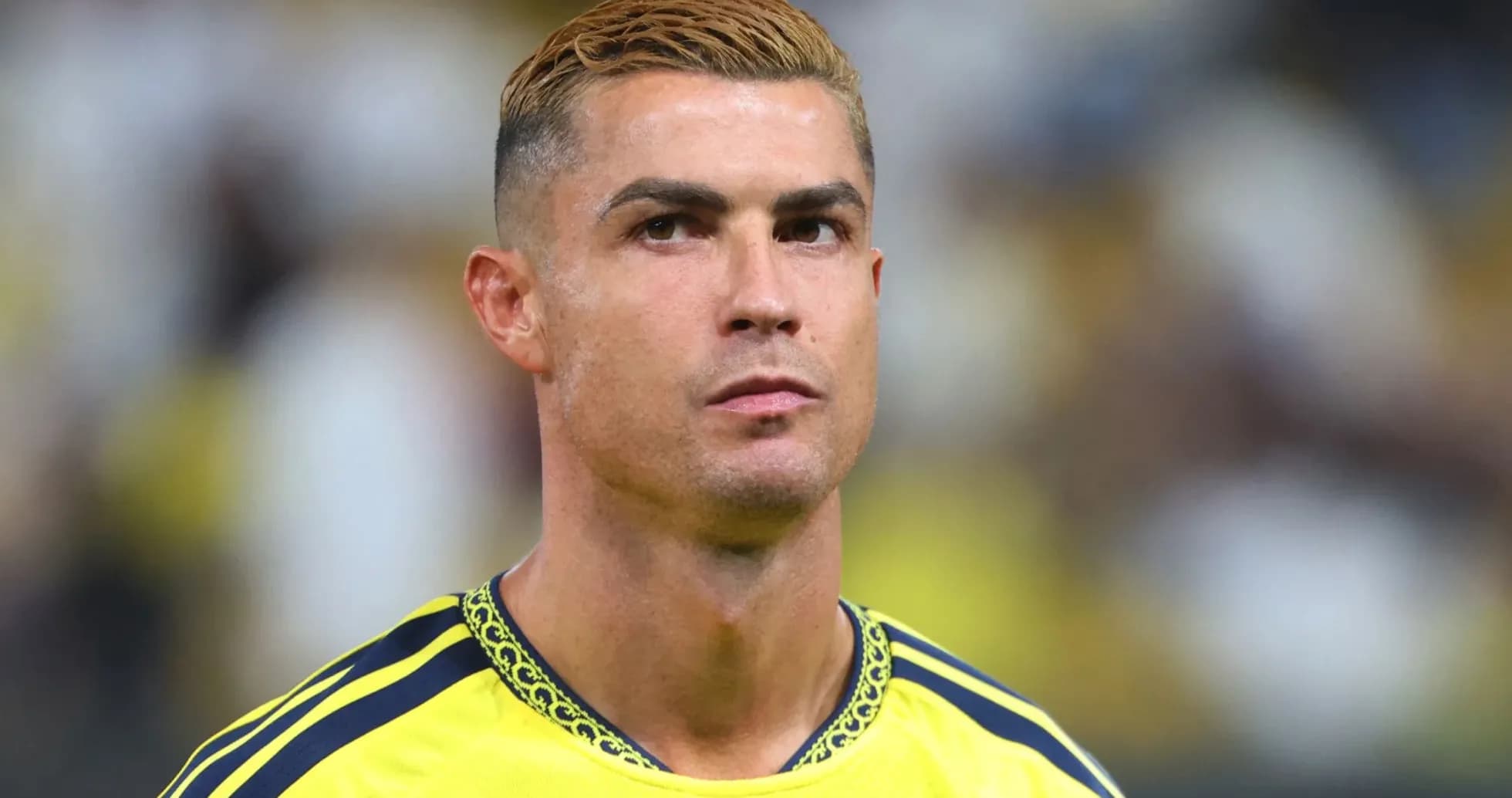 Futbolchi o'yin oldidan tayyorlanmoqda Futbolchi o'yin oldidan tayyorlanmoqda