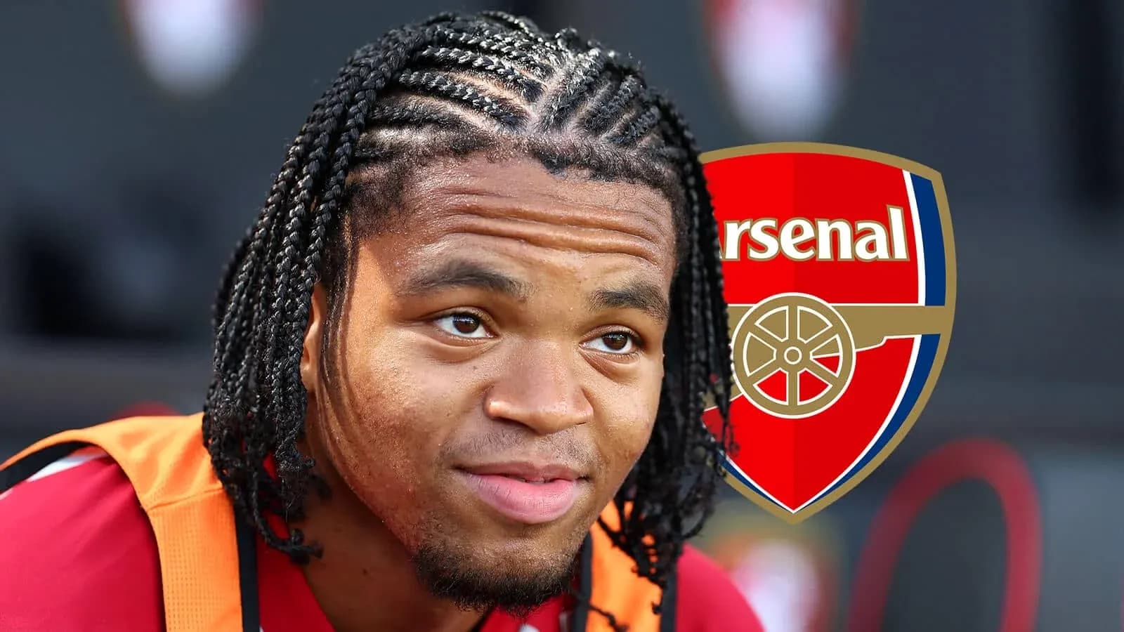 Futbolchi Arsenal logosi bilan olingan portret Futbolchi Arsenal logosi bilan olingan portret