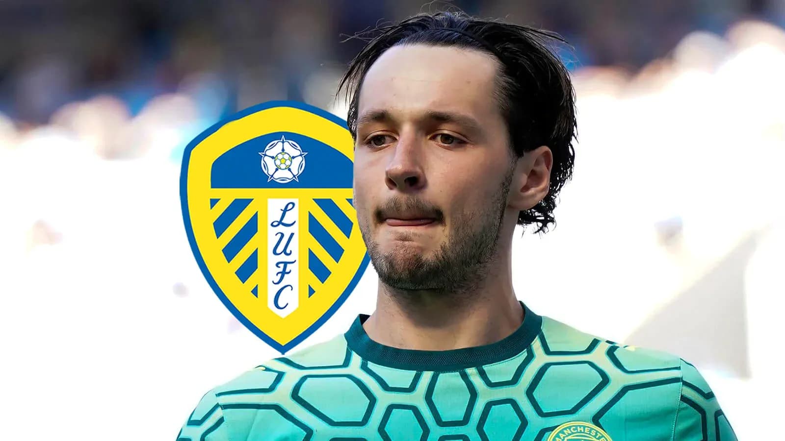 Futbolchi Leeds United formasida maydonda Futbolchi Leeds United formasida maydonda