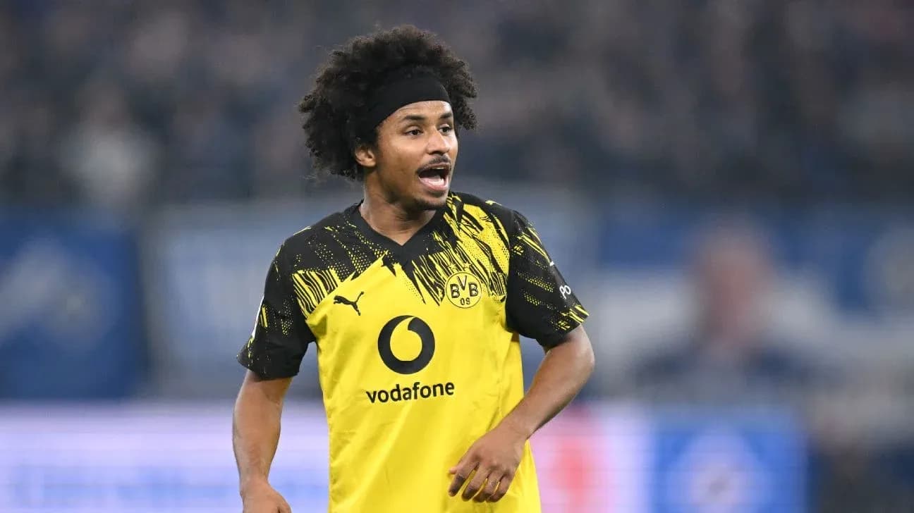 Futbolchi maydonda harakatda, Borussia Dortmund formasida Futbolchi maydonda harakatda, Borussia Dortmund formasida
