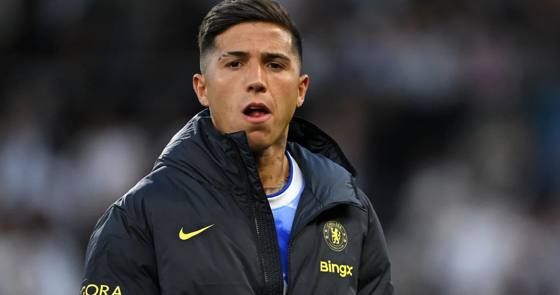 Futbolchi Chelsea formasi kiygan o'yinchi Futbolchi Chelsea formasi kiygan o'yinchi