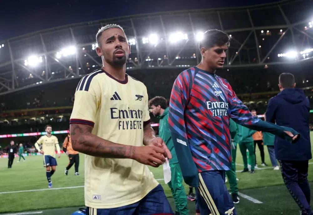 Arsenal players leaving the pitch after match Arsenal players leaving the pitch after match
