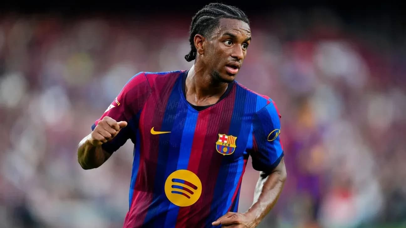 Futbolchi Barcelona forma kiygan futbolchisi harakatda Futbolchi Barcelona forma kiygan futbolchisi harakatda