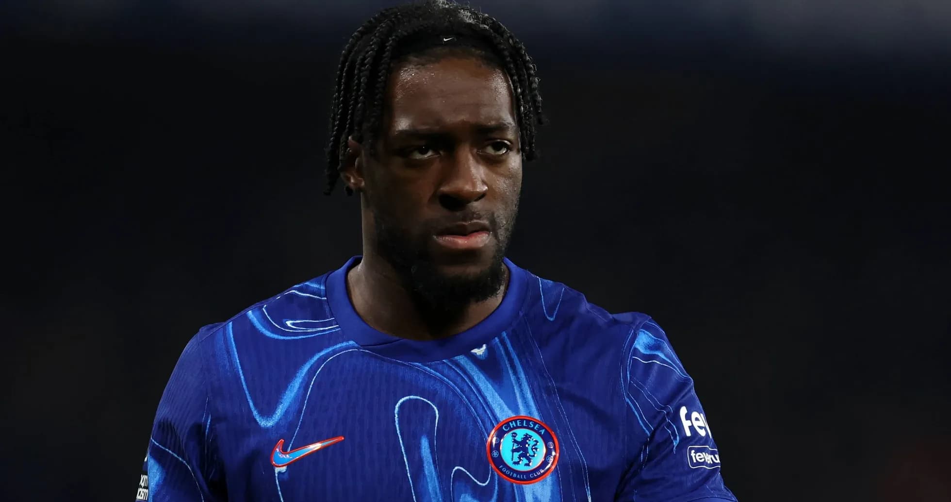 Futbolchi Chelsea formasida o'yin davomida Futbolchi Chelsea formasida o'yin davomida