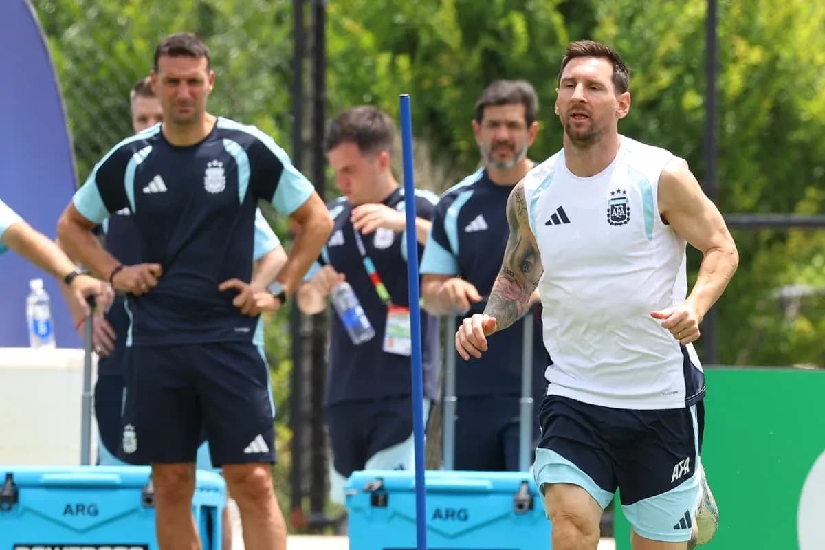 Lionel Messi running during Argentina training session Lionel Messi running during Argentina training session