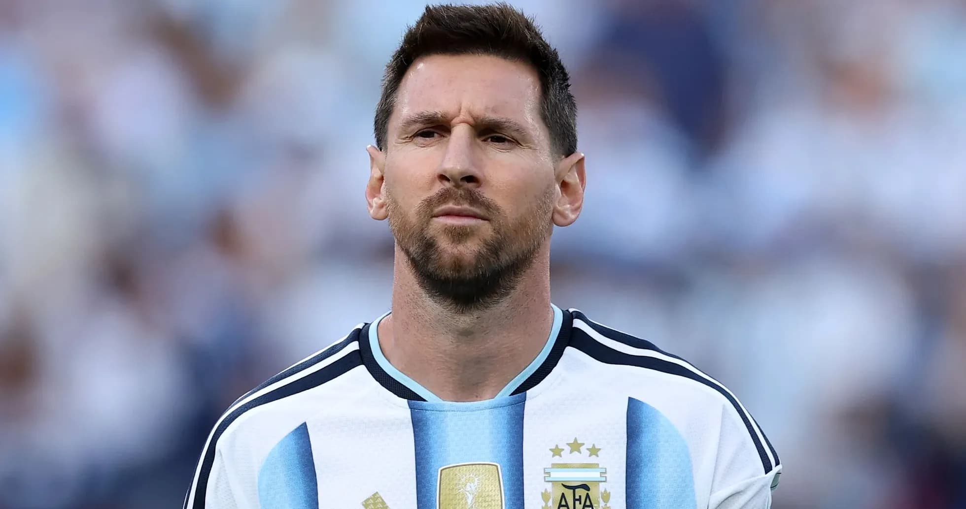 Futbolchi Argentina formasida o'ynayotgan Messi Futbolchi Argentina formasida o'ynayotgan Messi