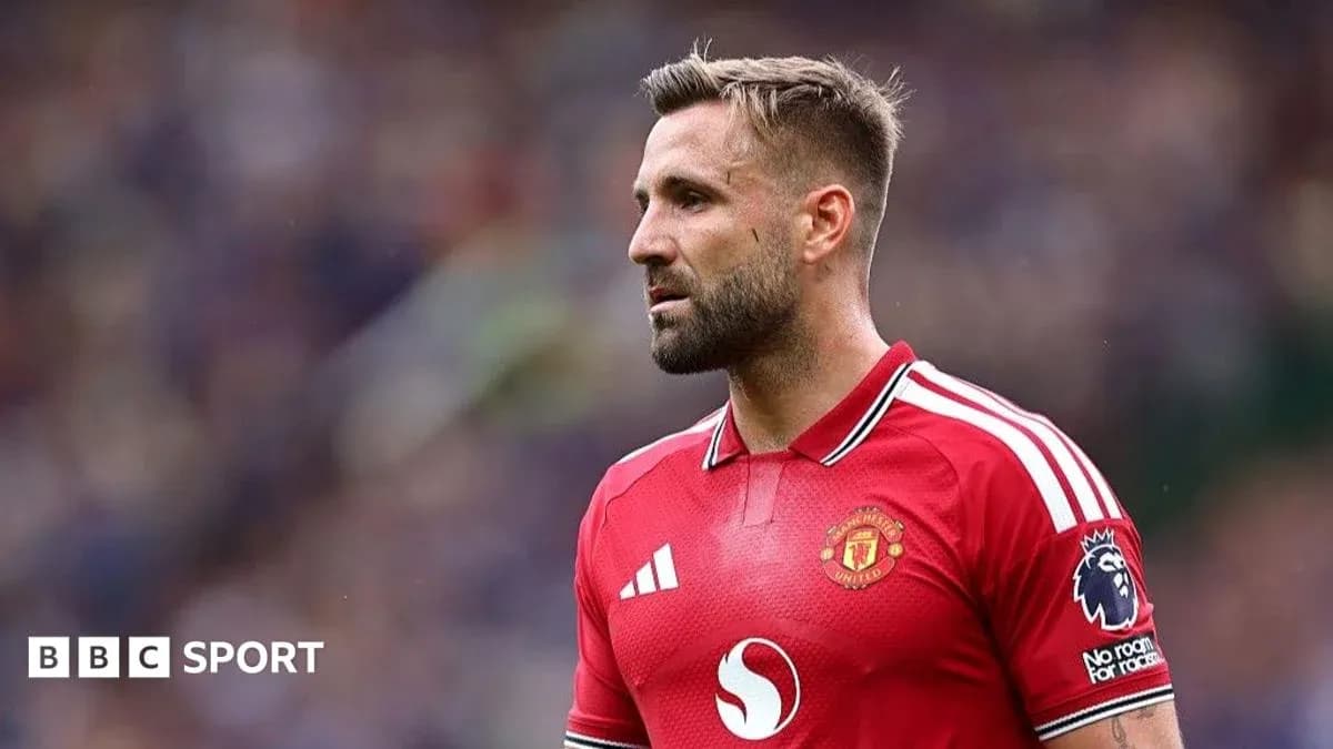 Futbolchi o'yin davomida jamoasi formasida Futbolchi o'yin davomida jamoasi formasida