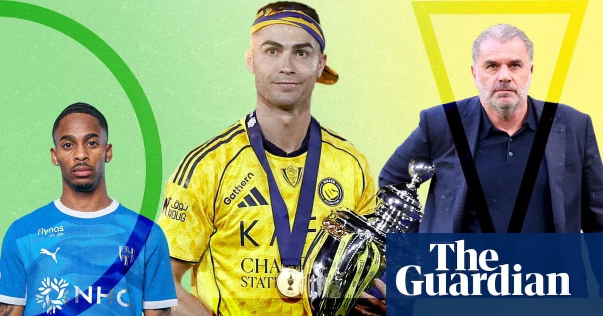 Futbolchilar va murabbiylar turli pozitsiyalarni egallagan Futbolchilar va murabbiylar turli pozitsiyalarni egallagan