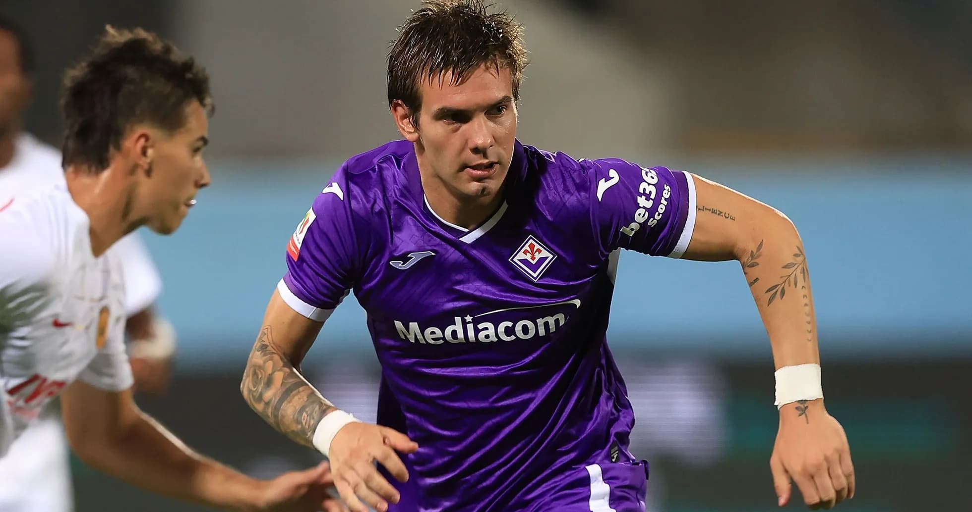 Fiorentina player sprinting during a match Fiorentina player sprinting during a match