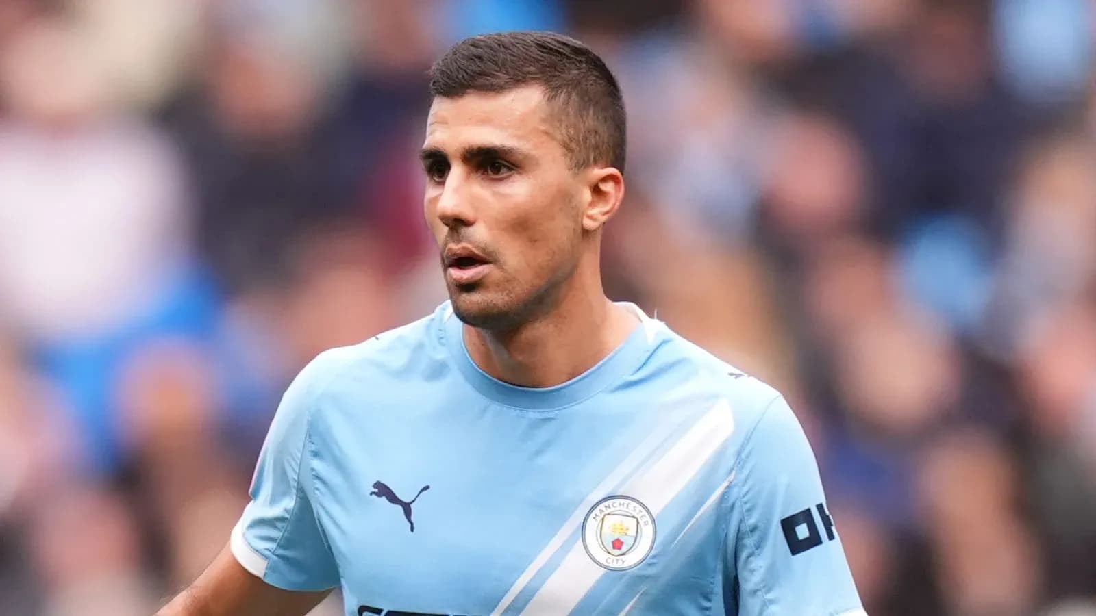 Futbolchi Manchester City forma kiygan Futbolchi Manchester City forma kiygan